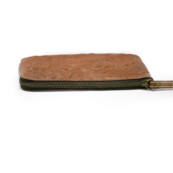 PATRICIA NASH Cassini Tooled Leather Wristlet in Tan - Picture 4 of 11